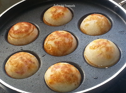 American Standard Non-Stick Appam Patra – 12 Cup (With Lid & Handle)